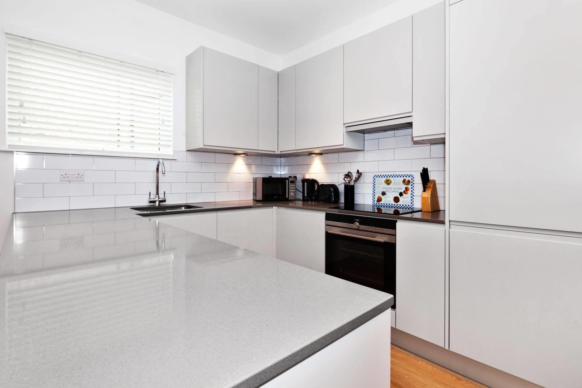 Access West Kensington Apartment London Ngoại thất bức ảnh